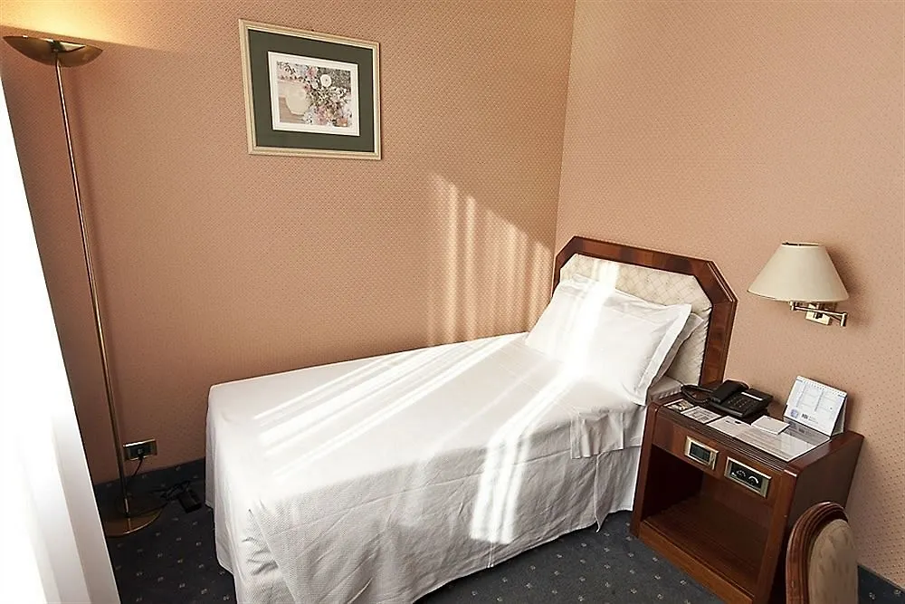 Hotel Bristol Milano 4*,